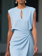 Robe drapée sans manches à détail plissé et encolure goutte