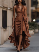 Robe en satin drapée à la taille