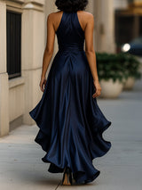 Robe en satin drapée à la taille