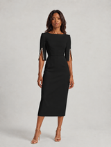 Robe élégante mi-longue à manches fendues ornées de perles