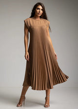 Robe marron fluide en mouvement