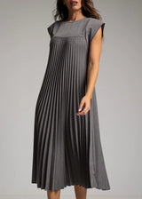 Robe plissée gris foncé vue de profil