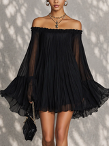 Colette™ | Robe Noire Plissée à Manches Cloche