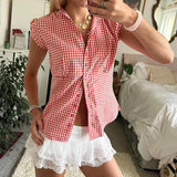 Blouse cintrée rose à manches courtes, look casual d’été féminin