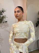 Vue rapprochée de la blouse brodée florale Jardin de Nuit – manches longues et détails raffinés