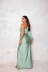 Vue de profil robe longue vert menthe fluide et chic