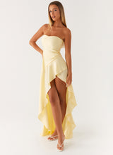 Robe bustier femme jaune pâle avec coupe asymétrique élégante