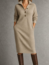Robe pull élégante à col ouvert et boutons
