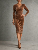 Robe velours à taille smockée — Élégante & raffinée