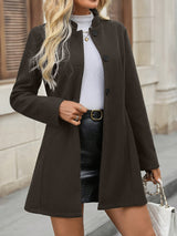 Cappotto elegante con colletto dritto e bottoni classici