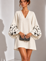 Amélie™ | Robe courte élégante à manches fleuries
