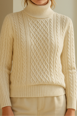 Maglione dolcevita in morbida maglia a trecce