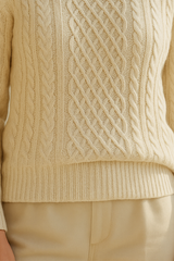 Maglione dolcevita in morbida maglia a trecce