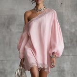 Amélie | Robe asymétrique satinée avec dentelle