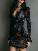 Robe mini en velours à décolleté profond