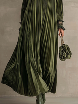Odette | Robe longue plissée à fleur sur l’épaule