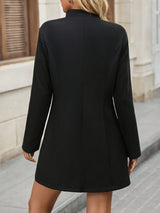 Cappotto elegante con colletto dritto e bottoni classici