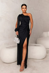 Robe longue femme noire élégante avec fente haute