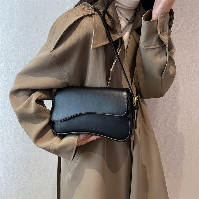 Alma | Elegant and Versatile Saddle Bag